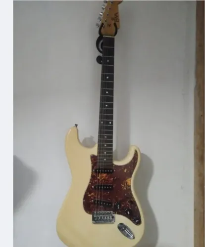 Guitarra Estratocaster ewa