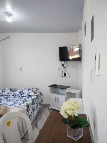 ALUGO APARTAMENTO MOBILIADO, EM AVENIDA SEGURA E DE FACIL ACESSO, COM TUDO INCLUSO
