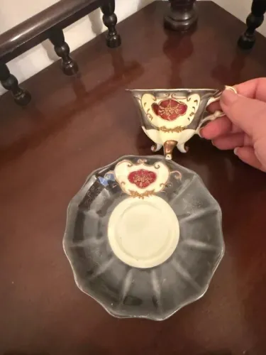 Xícara de Café em Porcelana Japonesa com Pés - Luster e Dourados - Déc. 1930