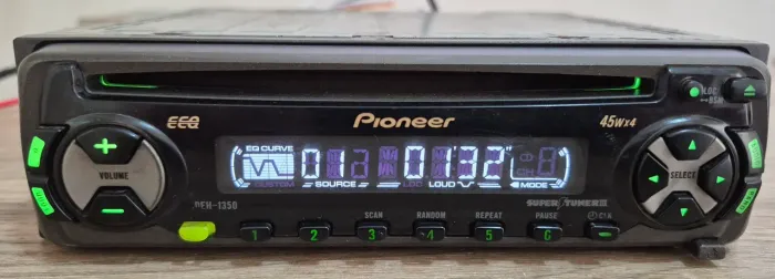 Pioneer DEH 1350 CD player 