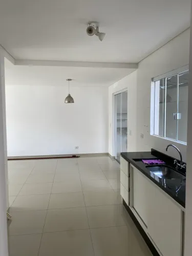 Sobrado locação Curitiba condomínio fechado 