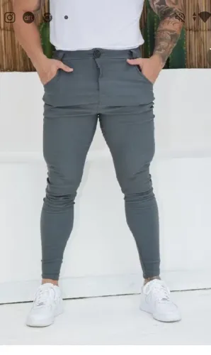 Calça social com elastano tamanho 40/42 NOVA R$ 60,00