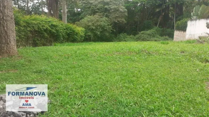 Terreno à venda em condomínio fechado na Granja Viana