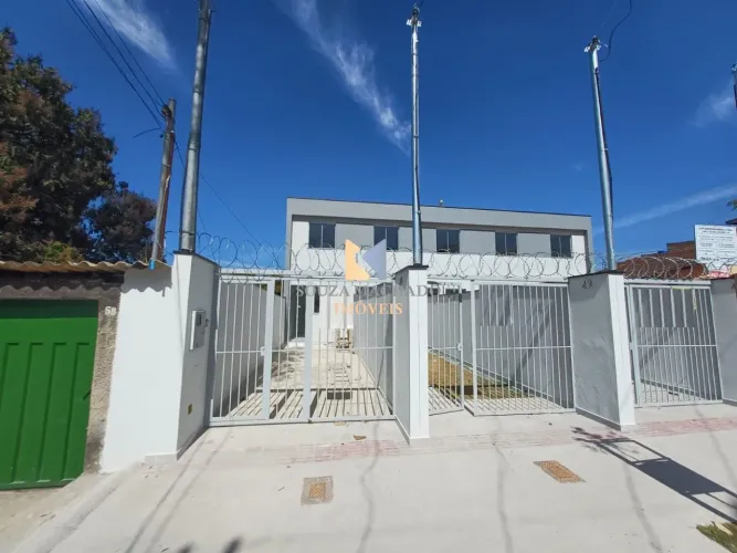 Casa independente de dois quartos e duas vagas em Venda Nova