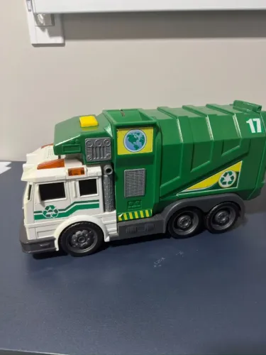 Carro caminhão de reciclagem