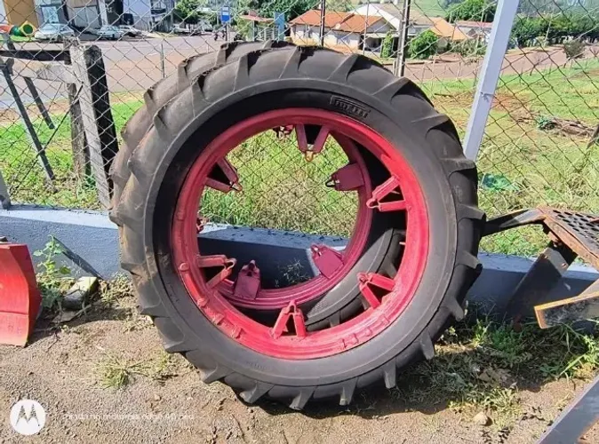 Pneu fino 12.4-36