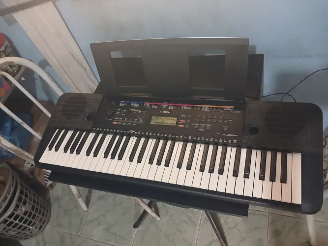 Teclado Yamaha PSR-E263 61 Teclas