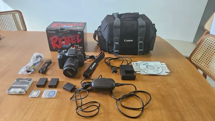 Canon EOS Rebel T6i + Kit completo | Pouquíssimo uso