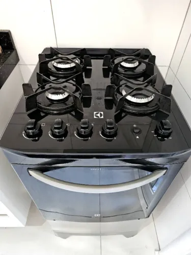 Fogão de Piso 4 Bocas e Mesa de Vidro Temperado Electrolux (52LSV)