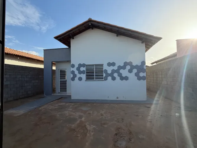 Aluga-se casa no Caburaí
