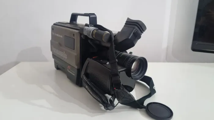 Antiga Câmera Filmadora Panasonic VHS OmniMovie - Anos90