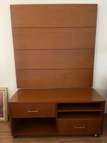 Rack de madeira mais painel com gavetas