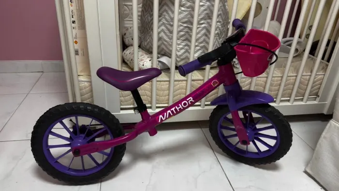 Bicicleta de Equilíbrio Nathor Aro 12 Rosa/Roxa com Cestinha