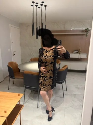 Vestido preto com flores Dourado Avanzzo