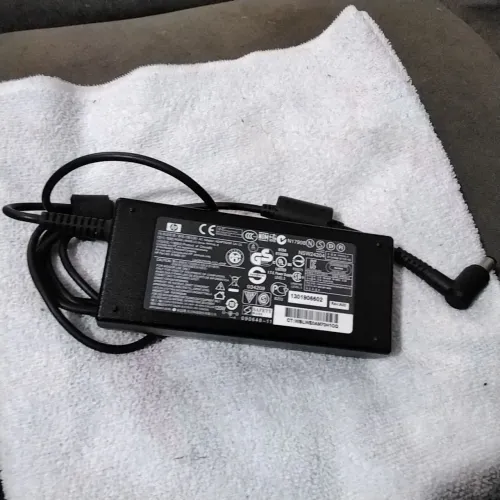 Fonte notebook HP Pino Grosso 18v 6,5A original