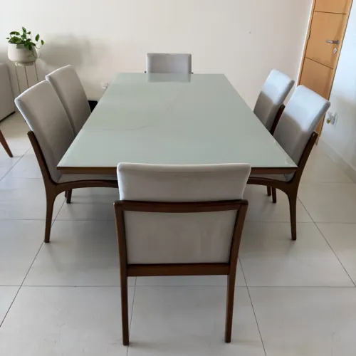 VENDO MESA COM 6 CADEIRAS
