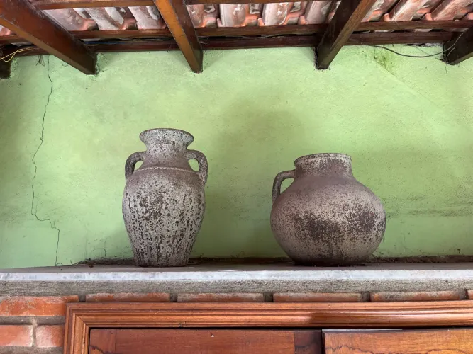 Par de vasos grandes de cimento com textura- Loja Till