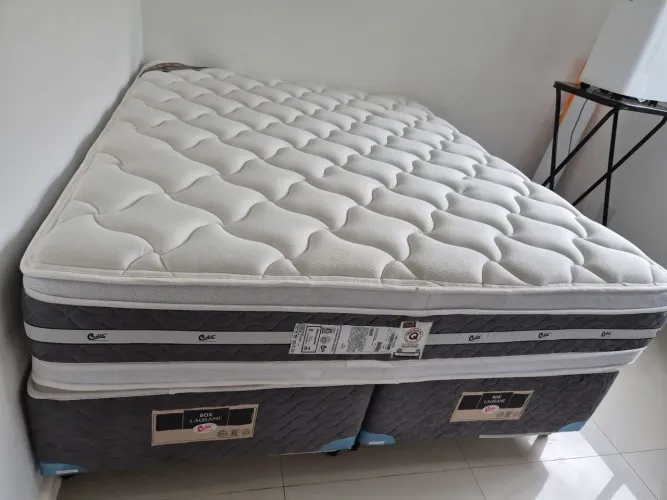 Cama semi nova