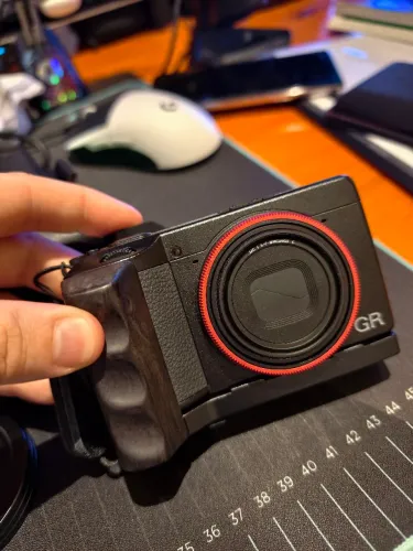 Ricoh gr IV com acessórios premium. 