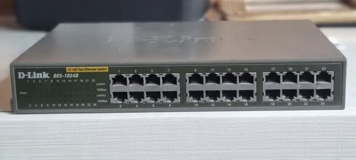 Switch D-Link DES-1024d 24 portas 10/100 Mbps