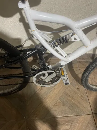 Bicicleta Mormaii aro 26, duplo amortecedor