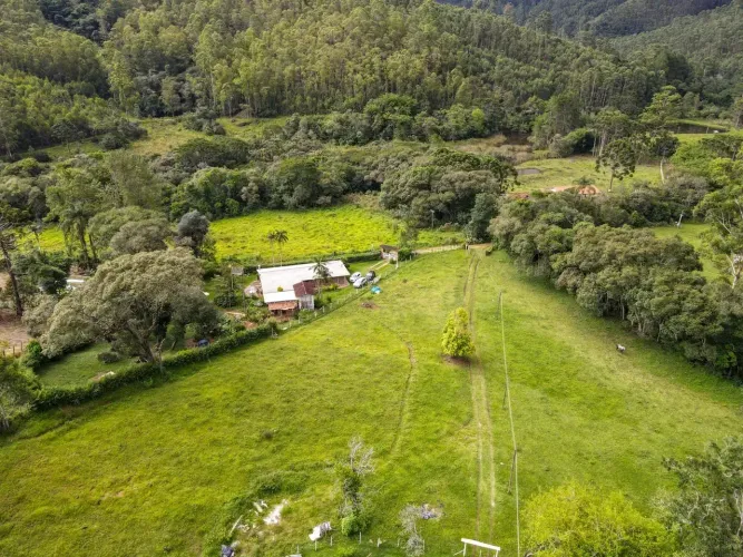 Sítio de 120.500 m² com Casa Sede, 3 Nascentes e Estrutura Rural Joanópolis/SP