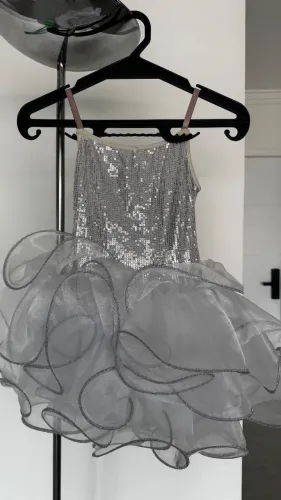 Figurino de Balé / Dança - Collant Prata com Paetê e Saia Volumosa