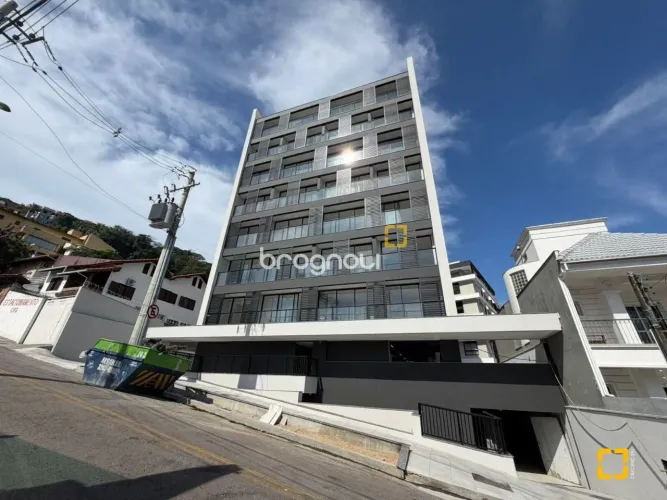 Studio com vista mar no Centro de Florianópolis - Ideal para morar ou investir!