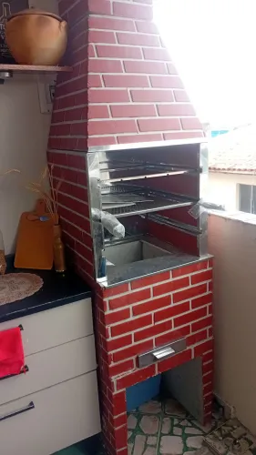 Churrasqueira pre moldada, grande, nova, nunca utilizada. Tenho nota fiscal