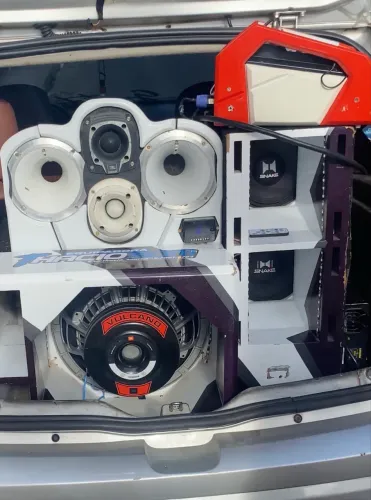 Vendo som automotivo