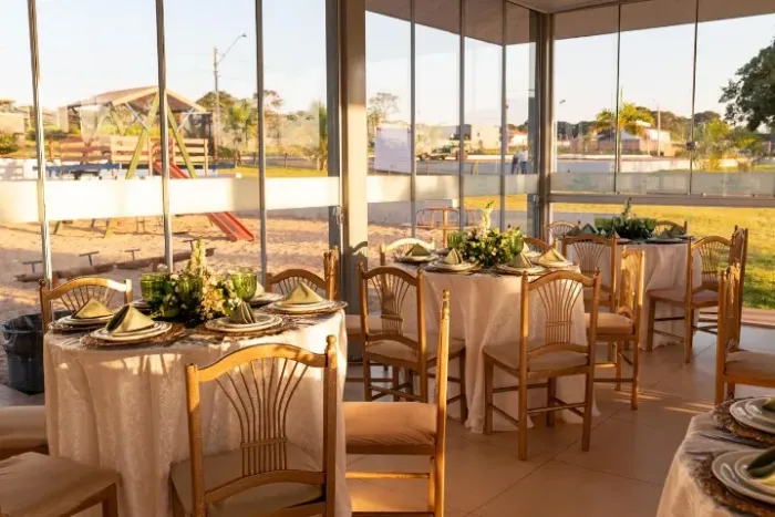 Cadeiras de Madeira para Eventos - Ótimo Estado