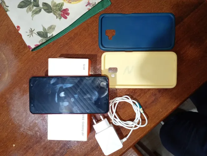 Smartphone Galaxy J6+ R$200