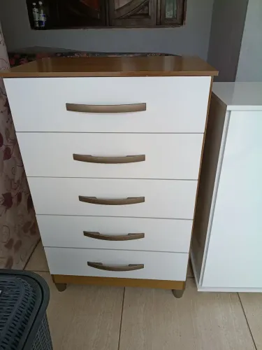 Cômoda 5 gavetas 