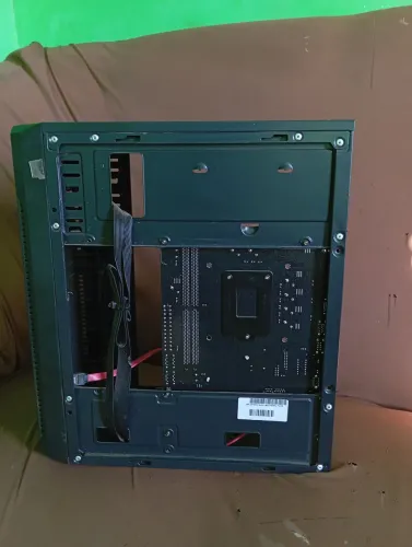 Vendo esse gabinete da 3Green com placa mãe dentro
