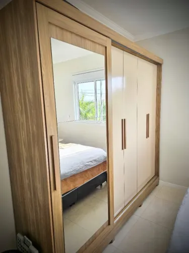 Guarda-roupa Kappesberg 5 portas com espelho e 4 gavetas - igual a novo