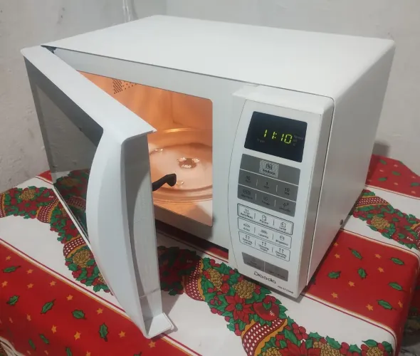 Microondas Panasonic 20LT