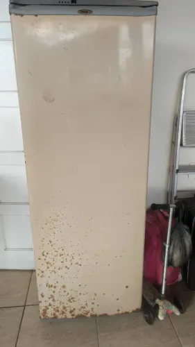 Geladeira Consul pra sair rápido, faço negócio em ar condicionado.