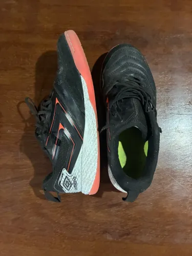 Chuteira de futsal seminova