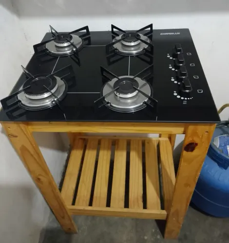 Fogão Cooktop com mesinha.