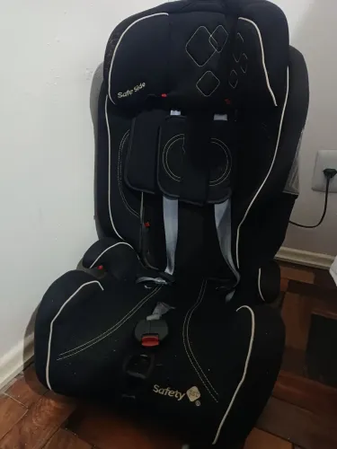 Cadeirinha infantil para carro. Assento. 