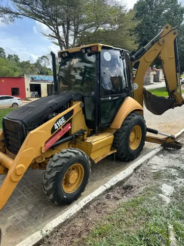 Retroescavadeira CAT 416E
