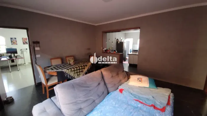Casa com 3 quartos disponível para venda no bairro Brasil em Uberlândia MG