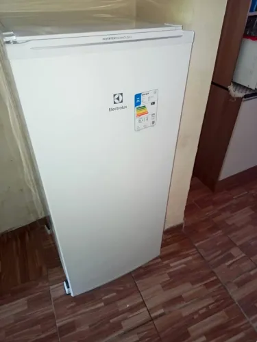 vende-se freezer eletrolux seminovo em perfeito estado. 