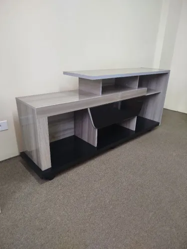 Rack com gaveta bem conservada