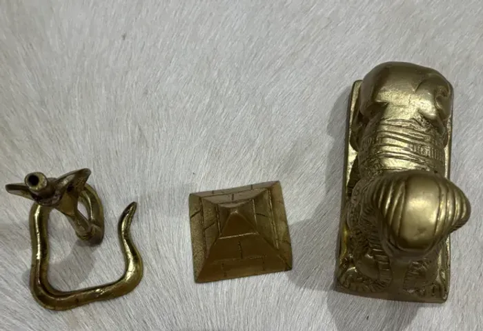 Miniaturas de latão
