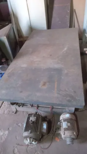 Mesa vibratória com motor trifásico