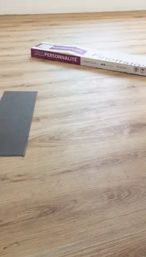 Piso vinílico 50M2