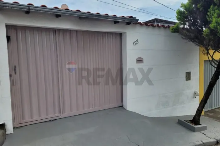 "Surpreenda-se com essa casa no Jardim Vila Rica"
