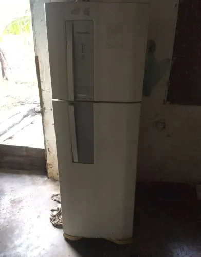 GELADEIRA FROSFREE ELECTROLUX GELANDO NORMAL