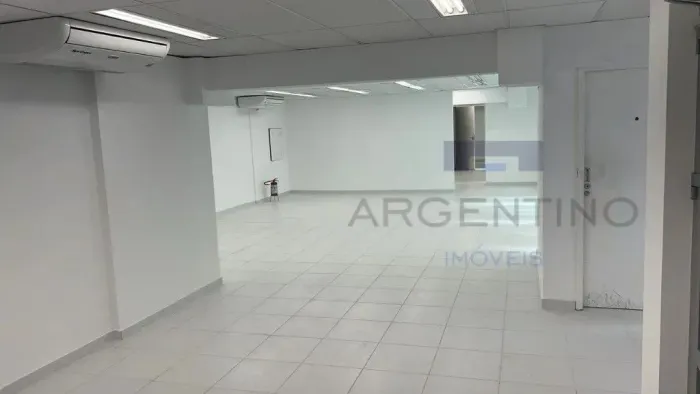 Salão Comercial com Elevador - Centro Cívico Localização estratégica, ideal para
